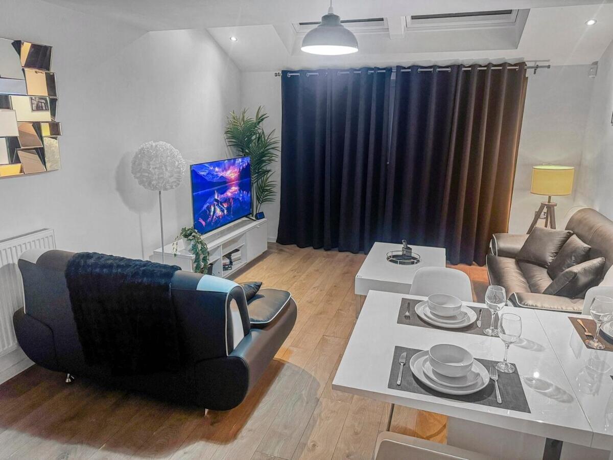 Chic 3-br House Ao Arena, Centre,old Trafford *